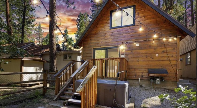 Cabin Comfort - Walk to Ski Shuttle with Private Hot Tub & Sauna!