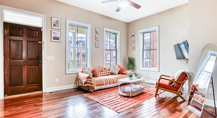 Monthly Stays! - Big Yard, BBQ - Near DT, Starland & River St - Parking