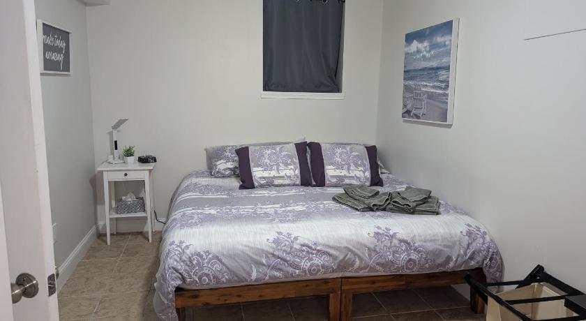Brighton Apartment Sleeps 3 - Steps to Bus Line