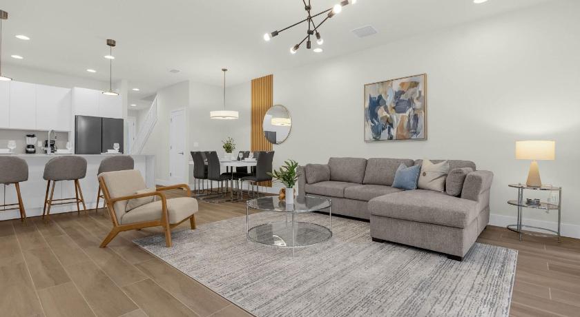 Upstay - Modern Family Townhome with Pool