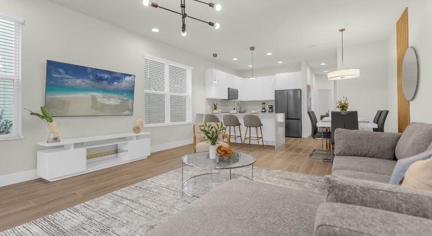 Upstay - Modern Family Townhome with Pool