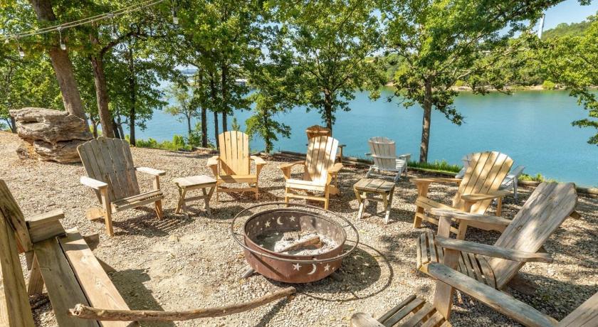 Artilla Cove Cabin 7- Lake Views- Pool & Hot Tub