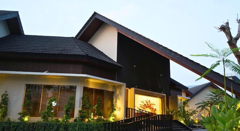 Azana Garden Hill Resort Blora