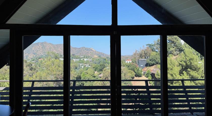 Architectural Marvel In Hollywood Hills Wviews