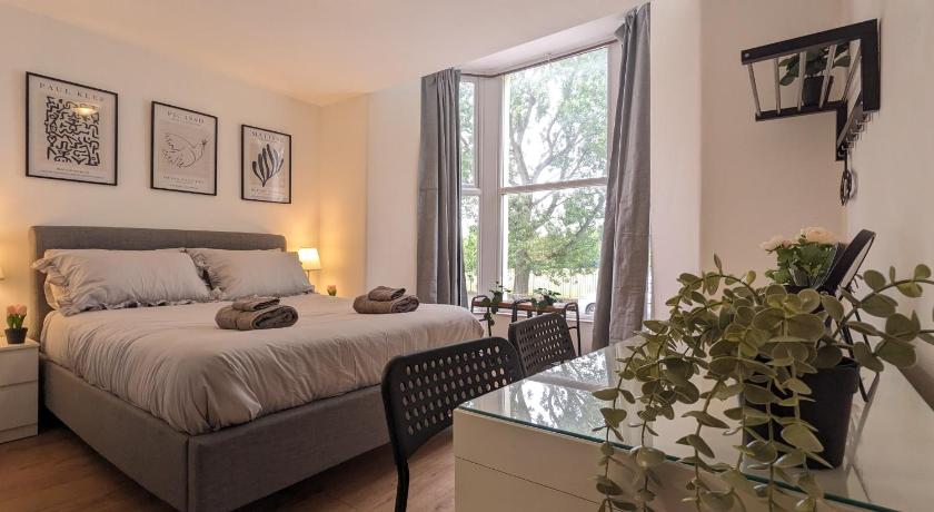 Room Near City Centre Private Bath Free Parking