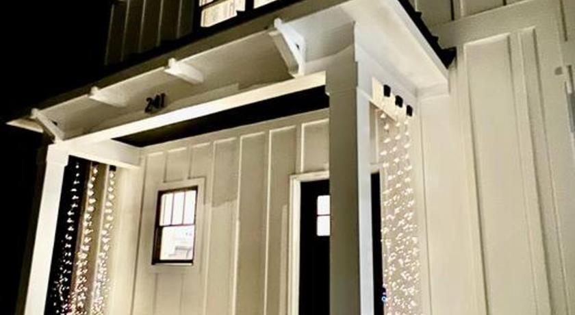 Charming Gainesville Townhome 2