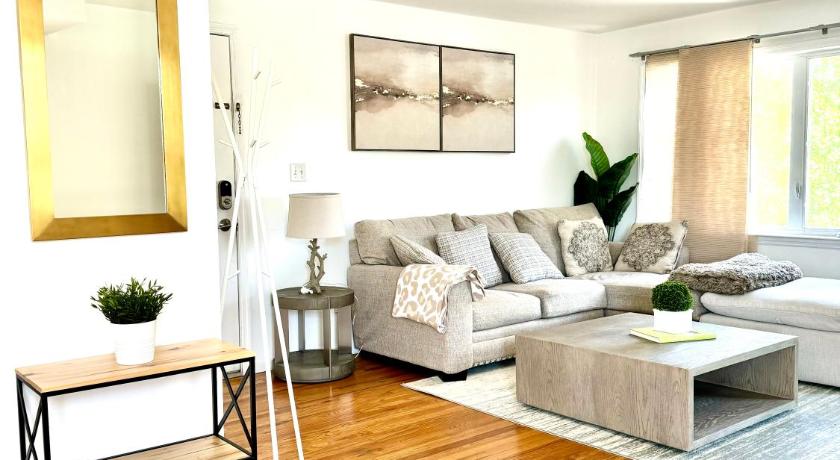 Stylish Evergreen Apartment By Newark Airport