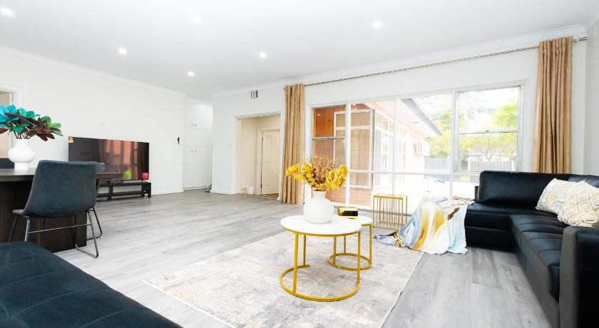 Adelaide Escape and Business-3Bath Full Kitchen Fast Wifi 3TV-for large families and group