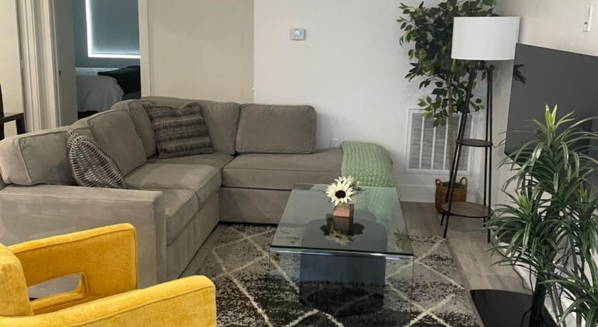C&C Lofty East Dallas Apartment