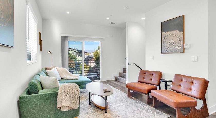 Fresh & New Downtown La Condo!