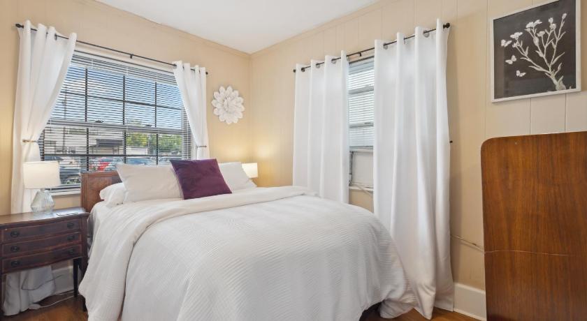 Walkable Duplex Near Forsyth Park Free Parking