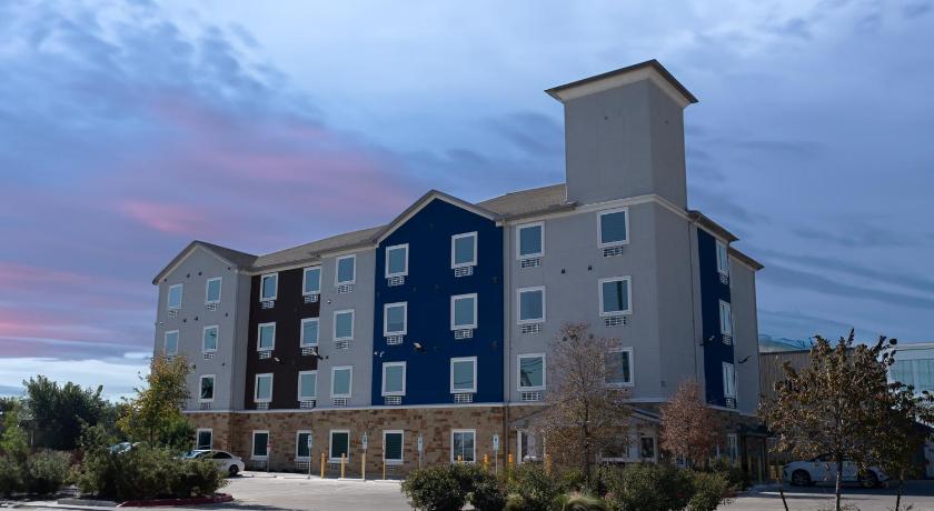 Texas Bungalows Hotel and Hotel Que at i35 Austin Pflugerville