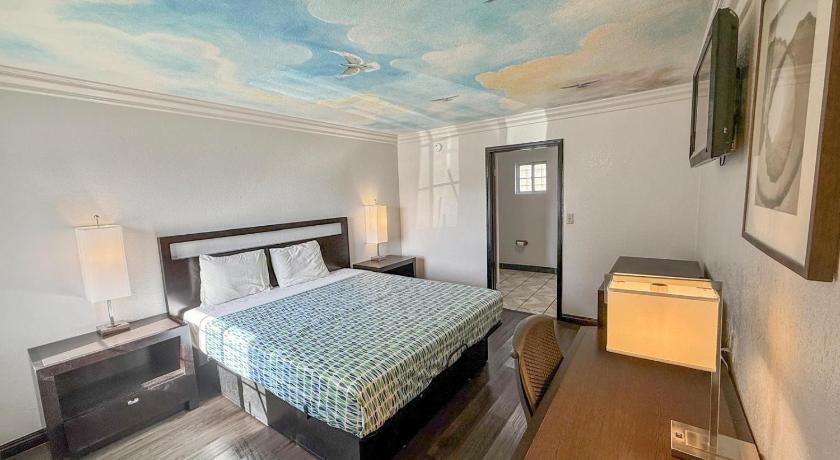 Super 7 Motel - Anaheim Packing District & Disneyland