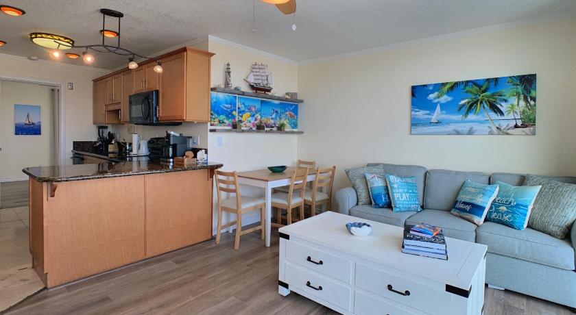 Ocean, Bay, Downtown, and City view Condo, Few steps from the ocean