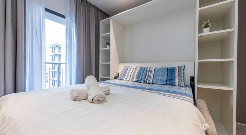 Near Subang Airport DK Impian Balcony Room 1--2 pax
