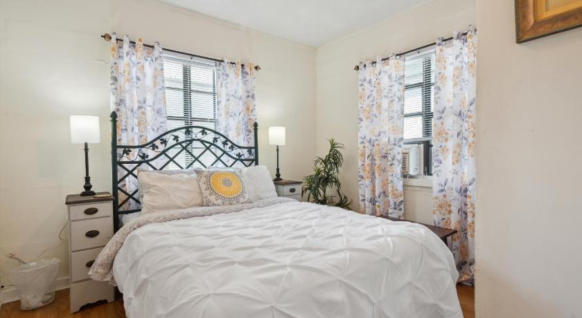 Walkable Duplex Near Forsyth Park