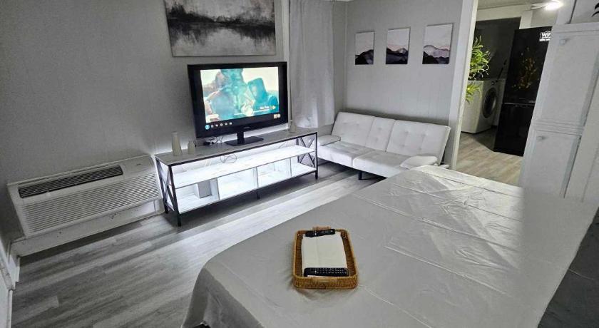 Cozy Studio with King Bed at Central Louisville