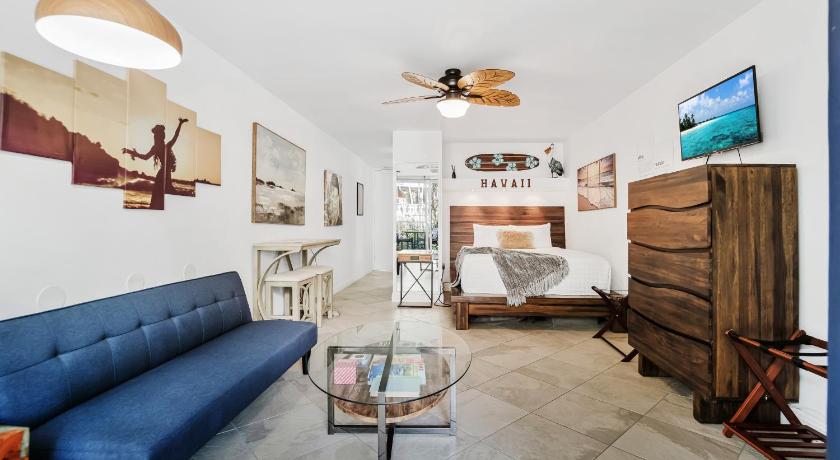 DOWNTOWN HAWAIIAN PARADISE CONDO with Hot Tub, Pool & Beach - Kona Islander Inn