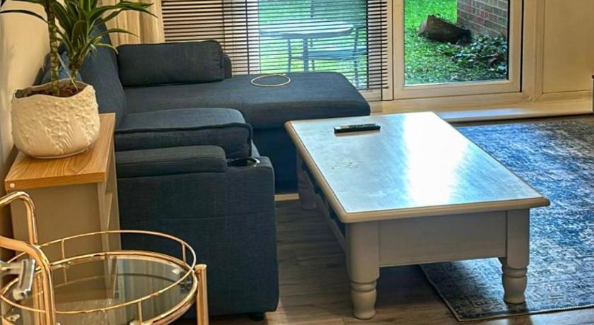 2 bed room , ensuite Flat close to Heathrow, Windsor , Langley