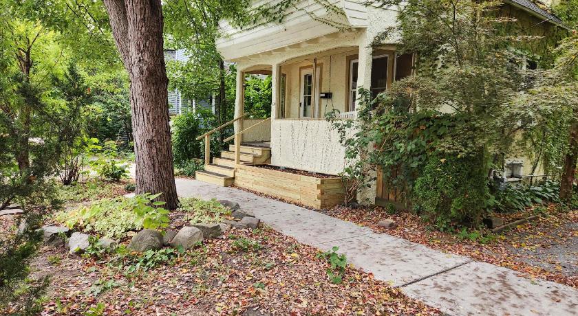 Cozy 3 Bedroom House in Downtown Ithaca