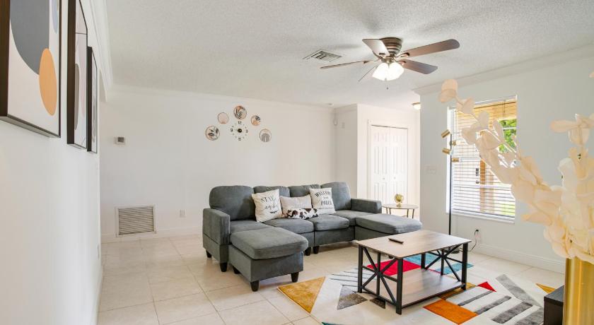 4BR Naples Getaway Pool, Gazebo & Near Beach