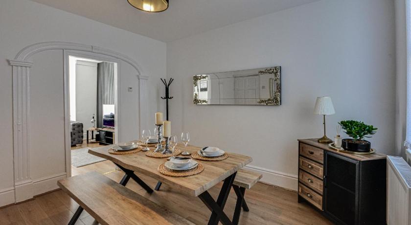 Stay With Alexandra 2 Free Parking - high speed Free Wifi close to stadiums