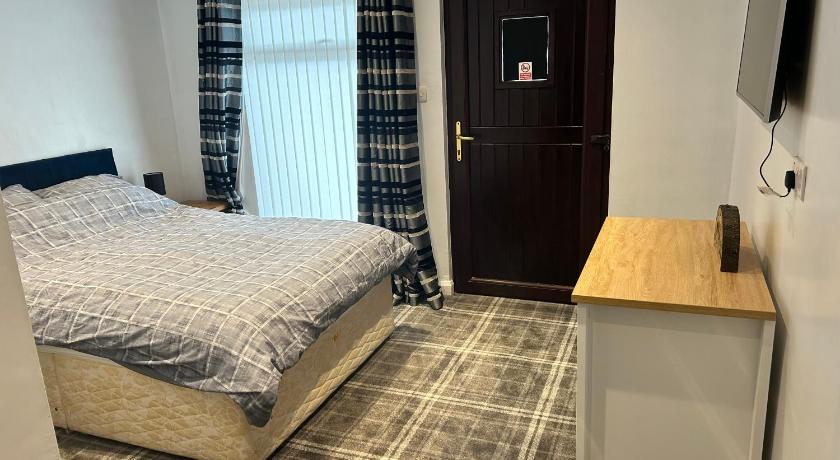 One bed and bathroom with kitchen for self catering Alness