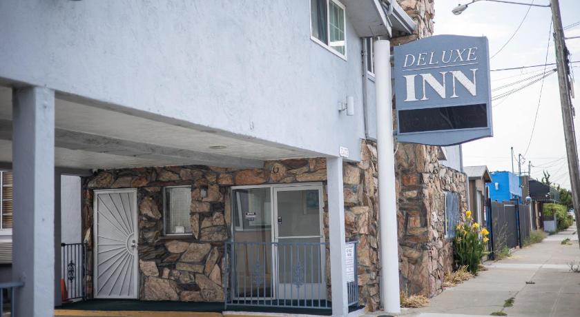 Deluxe Inn