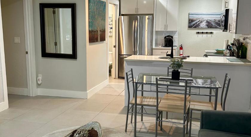 Close to everything! Perfect basecamp for WPB
