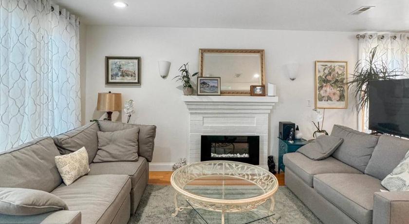 Luxurious Cambridge Room Steps from Harvard U