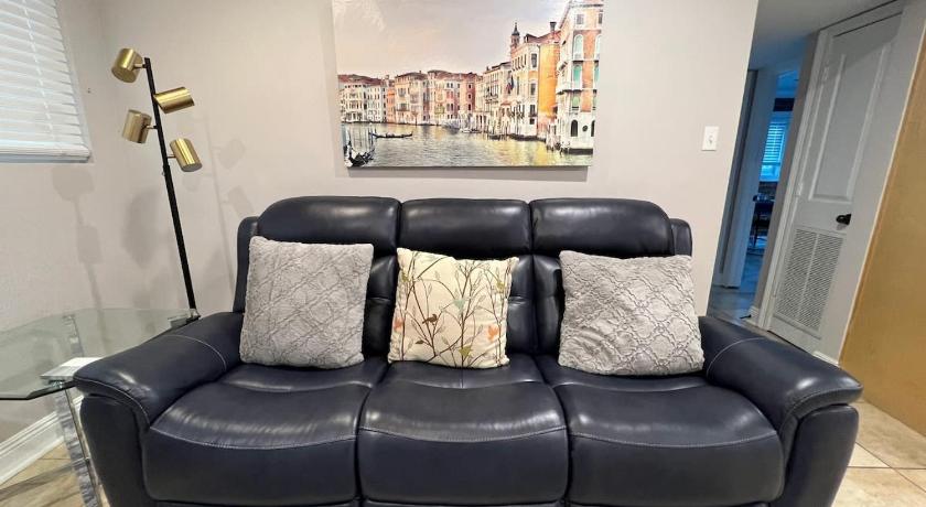 Two bedroom apt with desk washer dryer & pool