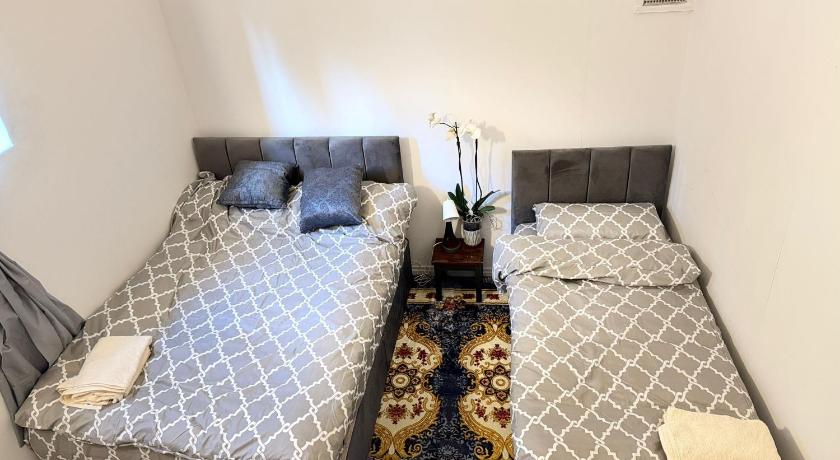Studio with 3 beds- 20 min from London Bridge and Gatwick Airport