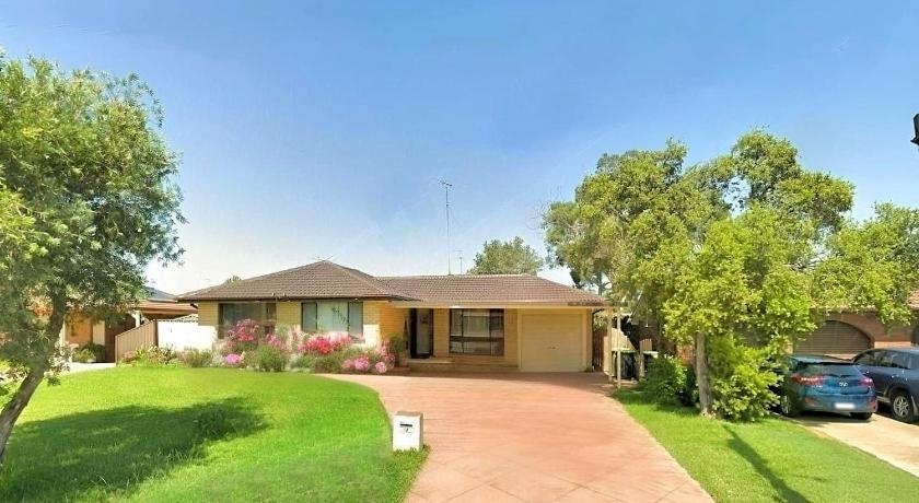 Cheerful 4 Bedrooms With Free Parking
