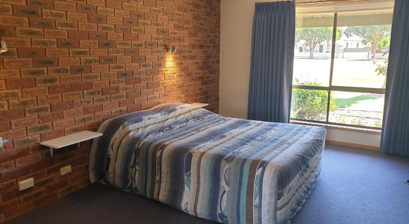 The Finley Palm Motor Inn