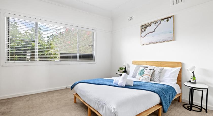Private Double Room - Central Location at Ryde - Shared Bathroom