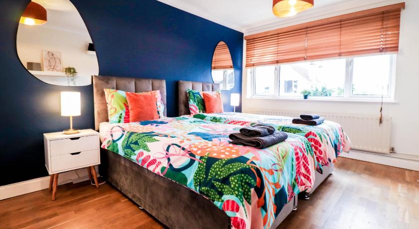 Perfect 2 Bedroom Flat Heathrow, Free Parking