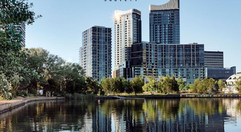 Lakeside Luxe, Free parking, AIS, Spa, Gym, Sauna and Pool