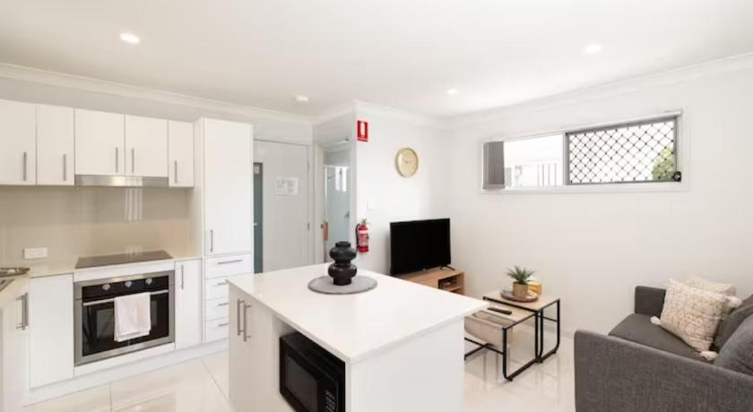 Smart Suites Self Check-in Apartments - S Freney
