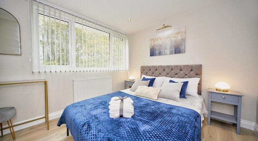 The Falcons Nest All Ensuite Self Check In And Out Luton Airport