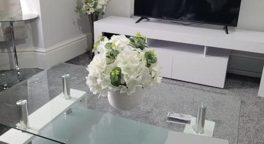 Large 5 Bedrooms in Sheffield, Near City Centre & Parks