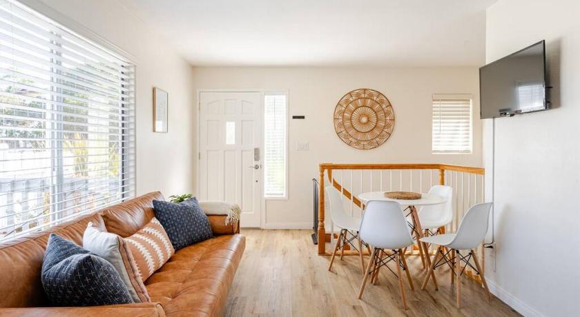 Beacons Beach Cottage