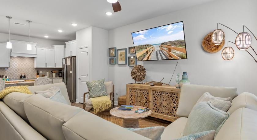 Luxury on Greens with Pool, Nearby Golf, Pub, Shops by myBeach Vacation Rentals