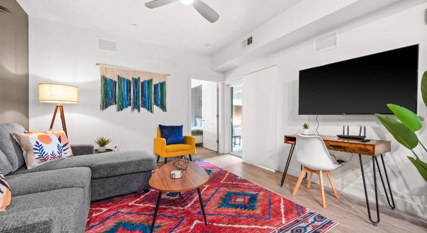 Scenic SLC Apartment w Pool & Gym