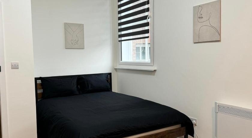 Studio in bolton town, short stay studio 9