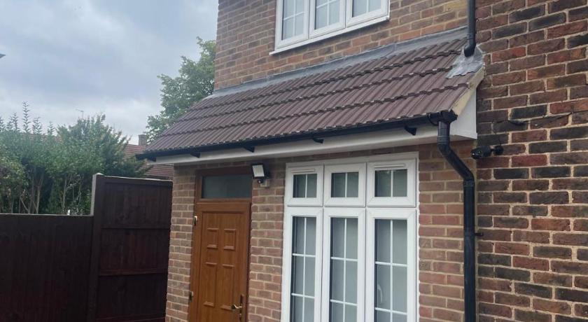 Cozy Studio Flat Romford, London