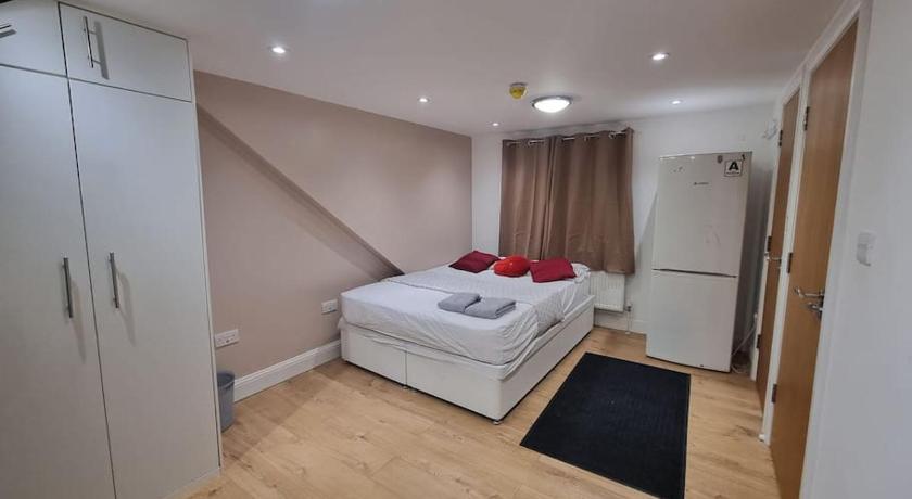 Studio flat, Heathrow, Free parking, Netflix