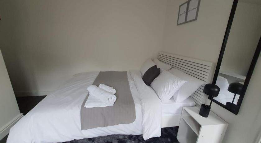 Private Room & En-Suite Bathroom - Long Term Stays & Contractors Welcomed