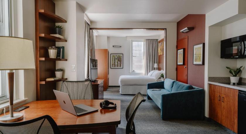Club Quarters Hotel in Philadelphia