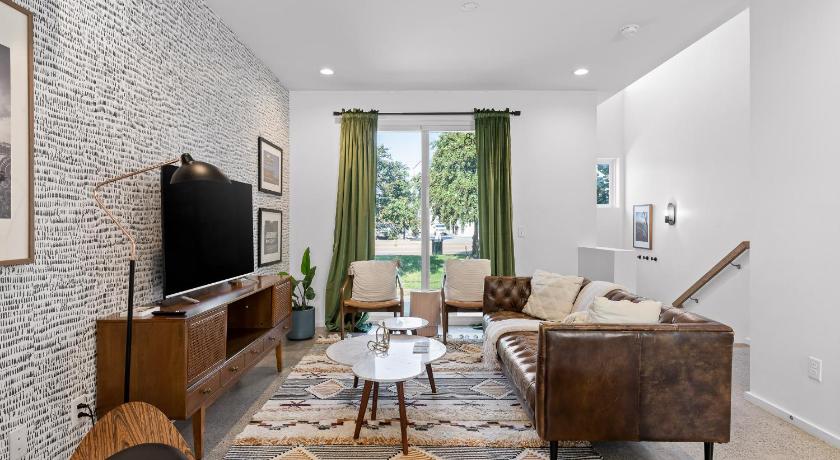 South Side Modern - Downtown Living - Amazing Location