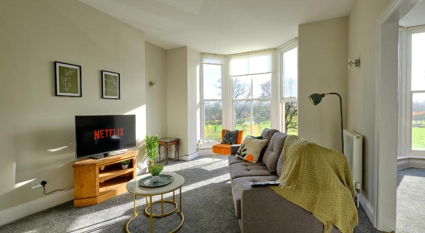 Large 2-3 Bed FREE Parking, En-suite